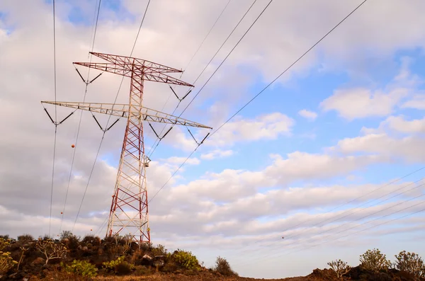 Torre de transmissão elétrica de alta tensão — Fotografia de Stock