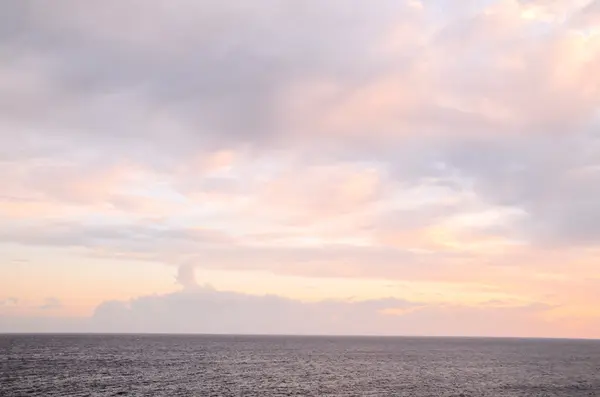 Kolorowe chmury o zachodzie słońca — Zdjęcie stockowe