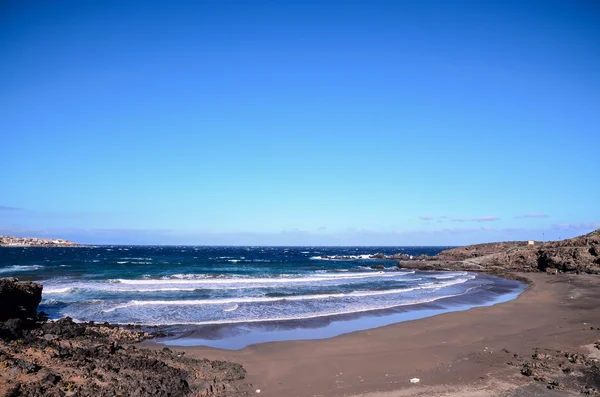 Plage sèche de la côte de lave — Photo