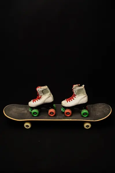 Skate de madeira usado velho — Fotografia de Stock