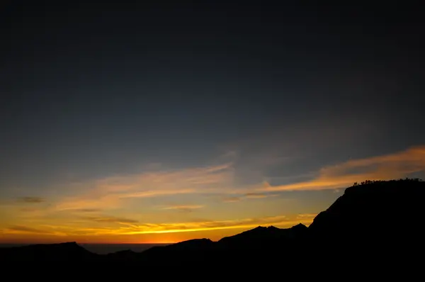 Закат над горами — стоковое фото