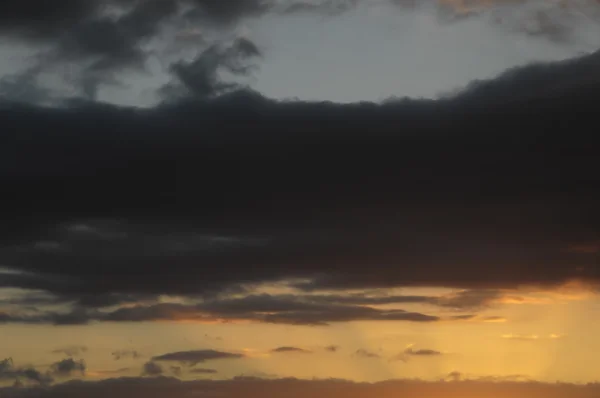 Цветные облака заката — стоковое фото