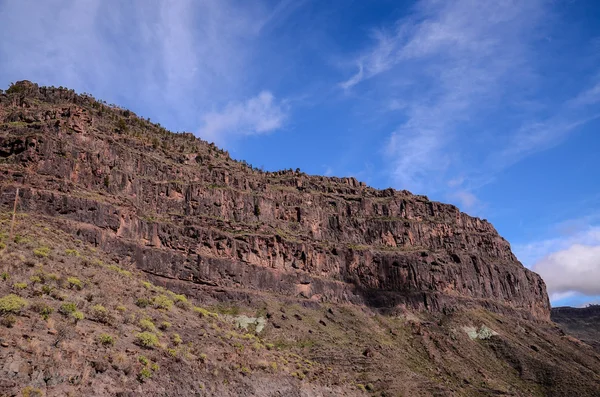 Вулканическая скальная базальтовая формация на Гран-Канарии — стоковое фото