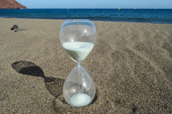 Clessidra su una spiaggia — Foto Stock