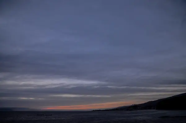 Nuages colorés au coucher du soleil — Photo