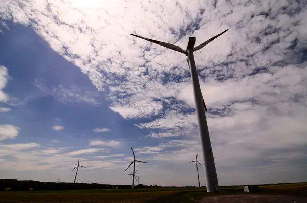 Molino de viento Turbina eólica —  Fotos de Stock