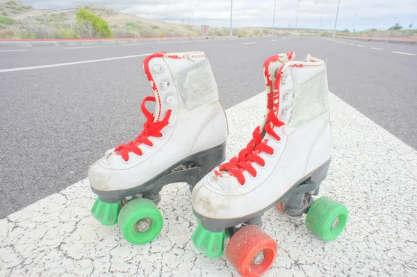 Bota de skate blanca vintage vieja — Foto de Stock