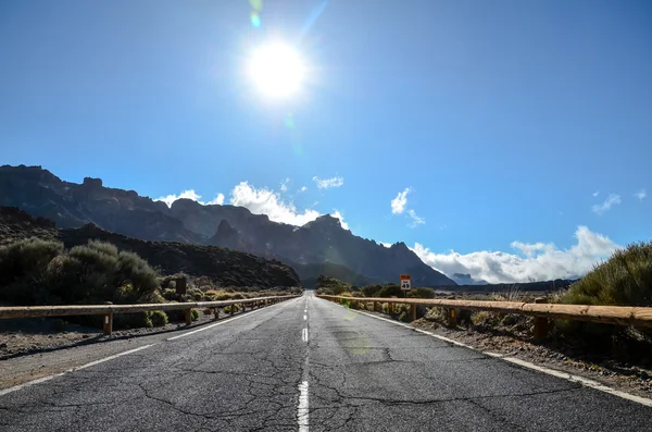 Uzun süre yalnız yol — Stok fotoğraf