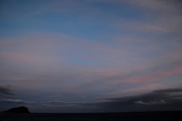 Kleurrijke wolken bij zonsondergang — Stockfoto