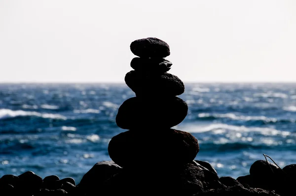 Les pyramides traditionnelles bouddhistes en pierre Silhouette — Photo