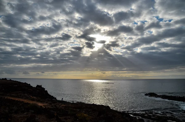 Kleurrijke wolken bij zonsondergang — Stockfoto