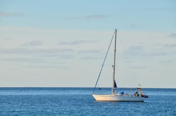 Barco en el océano — Foto de Stock