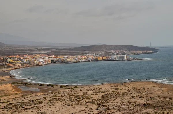 Strand an der trockenen Lavaküste — Stockfoto