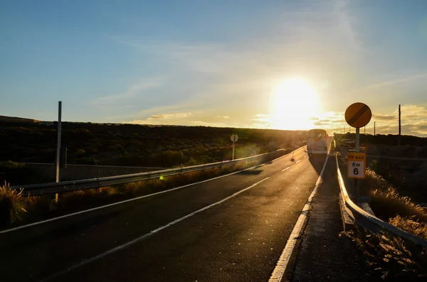 Uzun süre yalnız yol — Stok fotoğraf