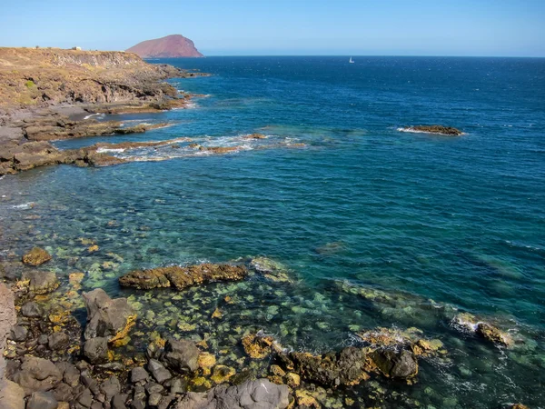 Plage sèche de la côte de lave — Photo