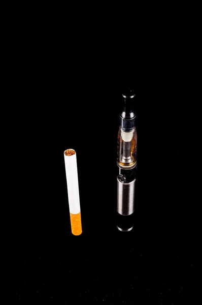 Elektronikus cigaretta E-cigi párologtató — Stock Fotó