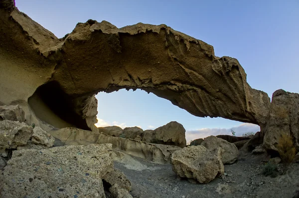 沙漠中的自然拱门 — 图库照片