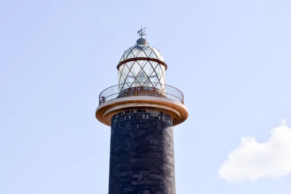 Farol velho perto do mar — Fotografia de Stock