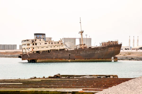 Abandonado Metal Rusty Ship — Fotografia de Stock