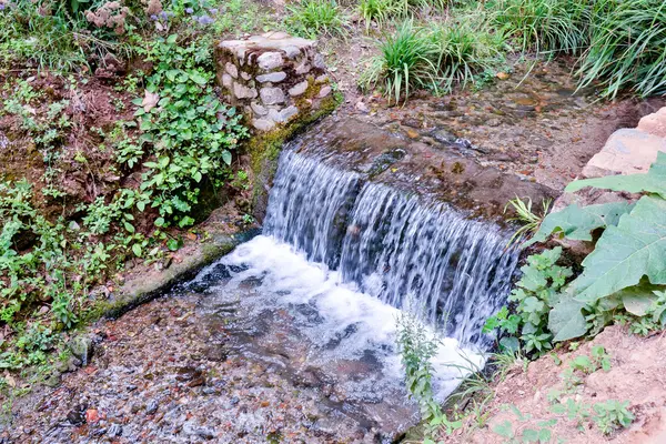 Wasserspritzwasserfall — Stockfoto