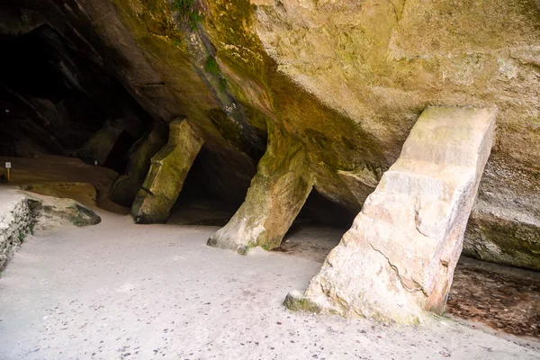 Entrada a la cueva —  Fotos de Stock