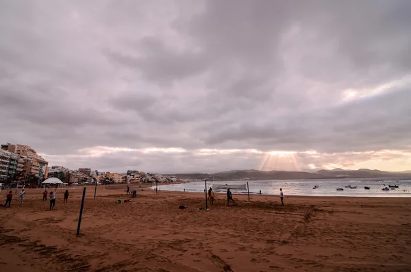 Playa Tropical cerca de la Ciudad —  Fotos de Stock