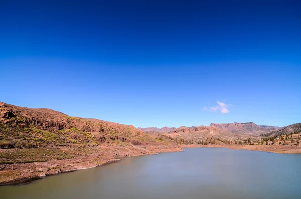 Lago di acqua scura a Gran Canaria — Foto Stock