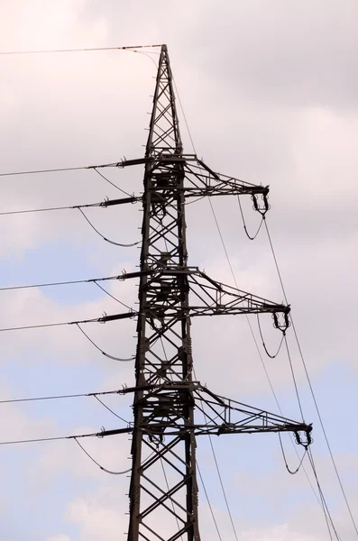 Torre de transmisión eléctrica de alto voltaje — Foto de Stock