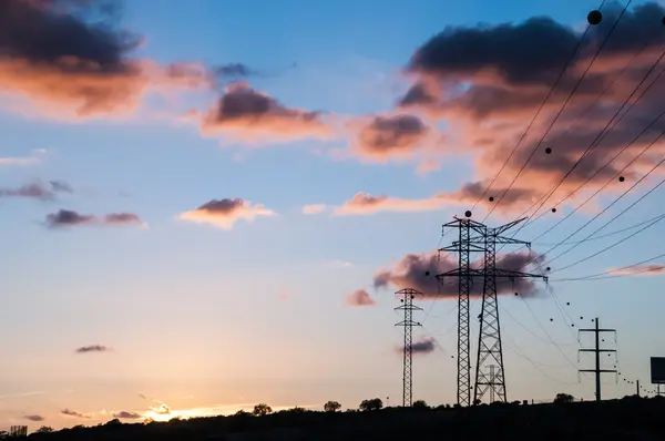 Torre di trasmissione elettrica ad alta tensione — Foto Stock