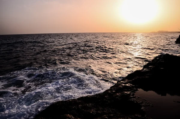 Strong Waves Crashing on the Volcanic Coast — Stock Photo, Image