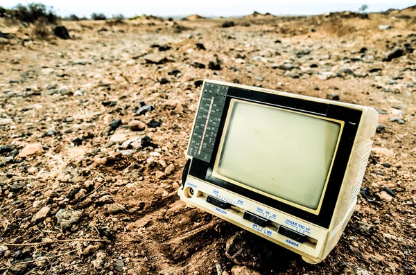 Télévision grise cassée abandonnée — Photo