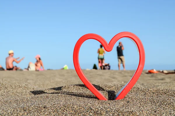 Hjerte på sandstranden - Stock-foto