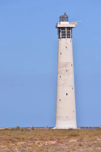 Farol velho perto do mar — Fotografia de Stock