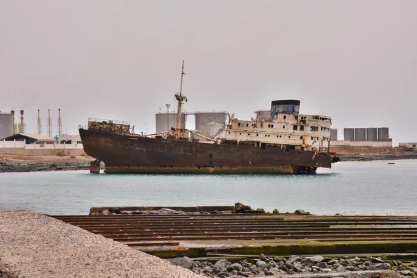 Abandonado Metal Rusty Ship — Fotografia de Stock