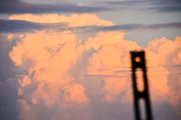 Awan Berwarna saat Matahari terbenam — Stok Foto