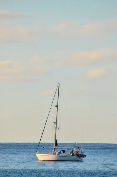 Barco en el océano — Foto de Stock