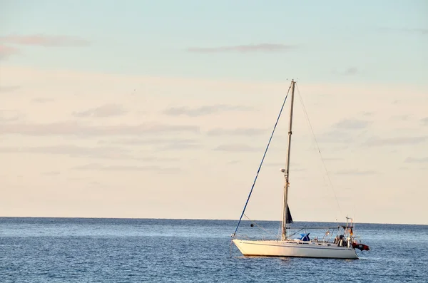 Barco en el océano — Foto de Stock