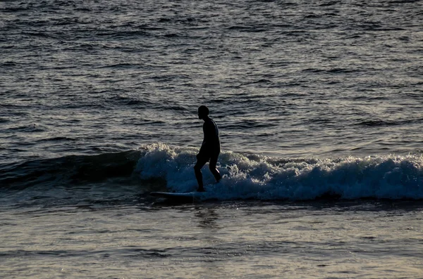 Silhouette Surfer at Sunset — Stock Photo, Image