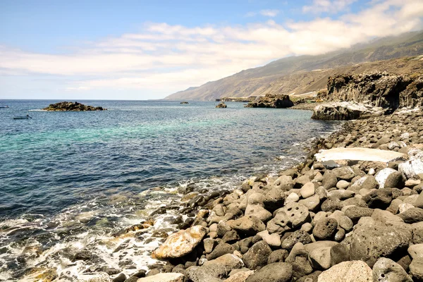 Plage sèche de la côte de lave — Photo