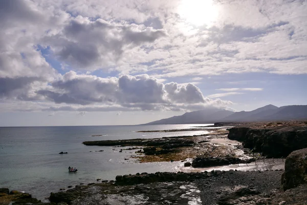 Tropisk vulkaniska strand — Stockfoto