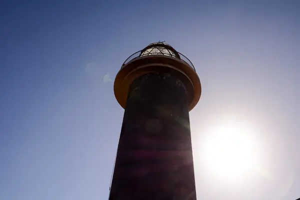 Oude vuurtoren bij de zee — Stockfoto