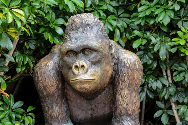 Staty av stark Gorilla — Stockfoto