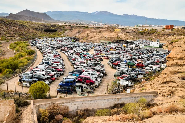 旧ジャンク車上のJunkyard — ストック写真