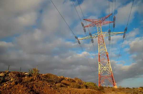 Torre de transmissão elétrica de alta tensão — Fotografia de Stock