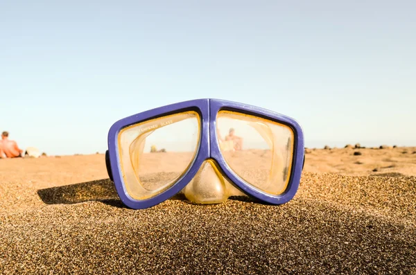 Dykning Mask på Sand stranden — Stockfoto