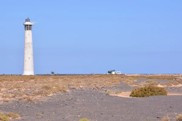 Farol velho perto do mar — Fotografia de Stock