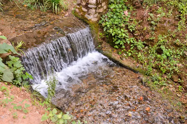 Wasserspritzwasserfall — Stockfoto