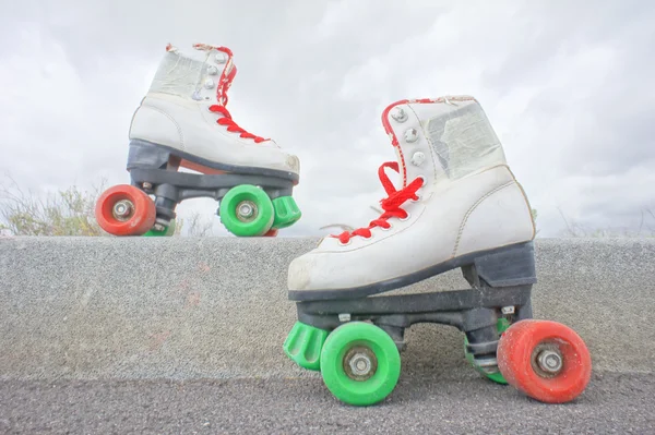 Bota de skate blanca vintage vieja —  Fotos de Stock