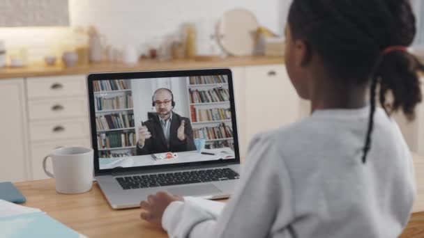 Teacher explaining pupil about antiseptic through video call — Stock Video