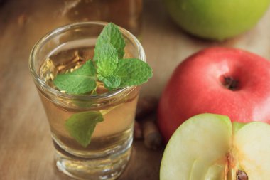 elma grren suları ile